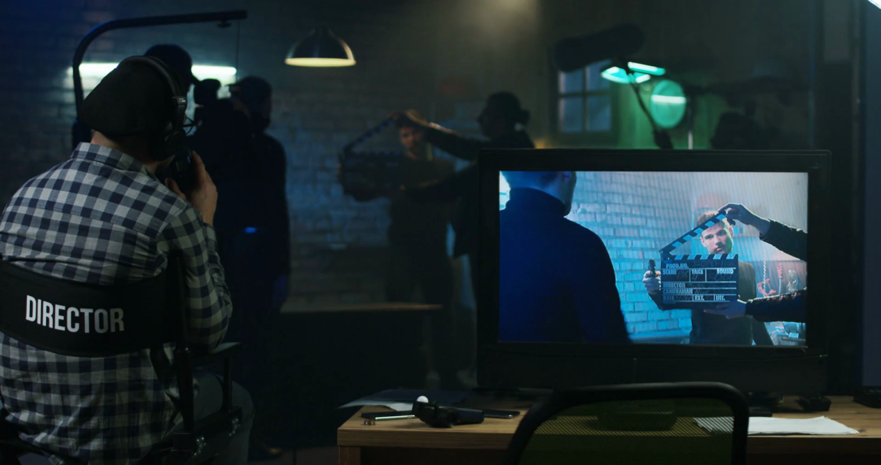 videoblocks-director-watching-actors-playing-fight-scene-while-shooting-movie-on-stage-set_r9zxwokwh4_thumbnail-1080_01