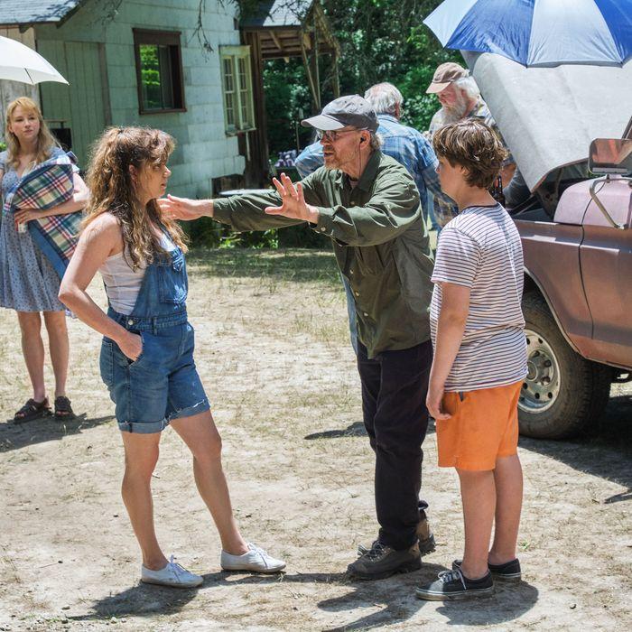 https://pyxis.nymag.com/v1/imgs/5ab/597/846e488b3103da050c6f210f89ab214e7d-hillbilly-elegy-ron-howard.rsquare.w700.jpg