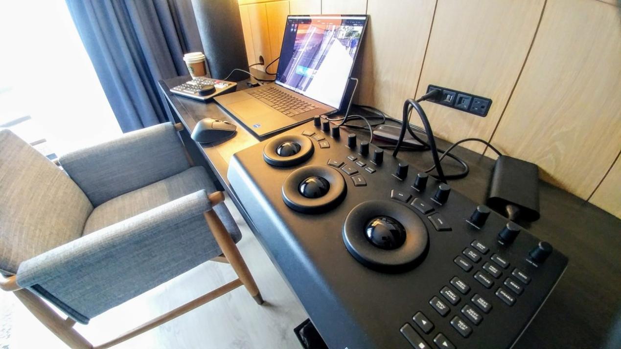 Building Your Post Suite in a Hotel Room: Dell XPS 17 Creator Edition (NVIDIA GeForce RTX 3060), Samsung Thunderbolt 3 Portable SSD 1TB, Blackmagic Design Speed Editor, and DaVinci Resolve Micro Panel. Credit: Y.M.Cinema Magazine