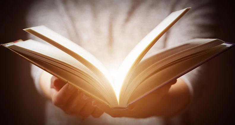 https://www.filmindependent.org/wp-content/uploads/2022/01/GlowingBook_midroll.jpg