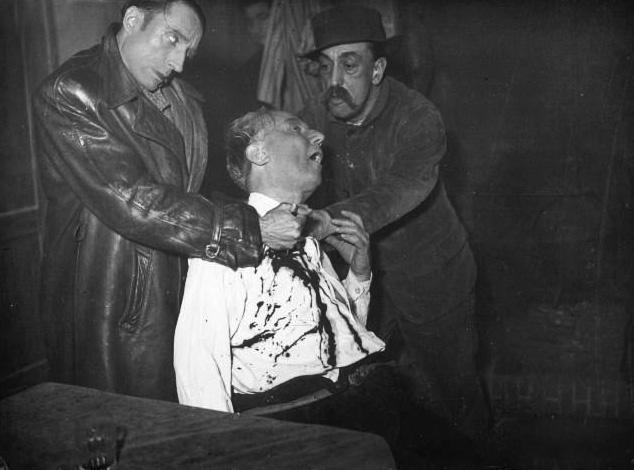 https://www.readersdigest.co.uk/media/April%2018/Grand-Guignol-Sce%CC%80ne-1937_(2).jpg