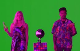 Magenta Green Screen: Spectrally Multiplexed Alpha Matting with Deep Colorization