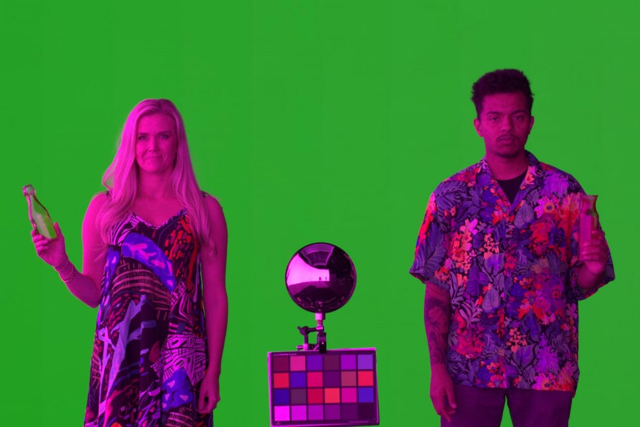 Magenta Green Screen: Spectrally Multiplexed Alpha Matting with Deep Colorization