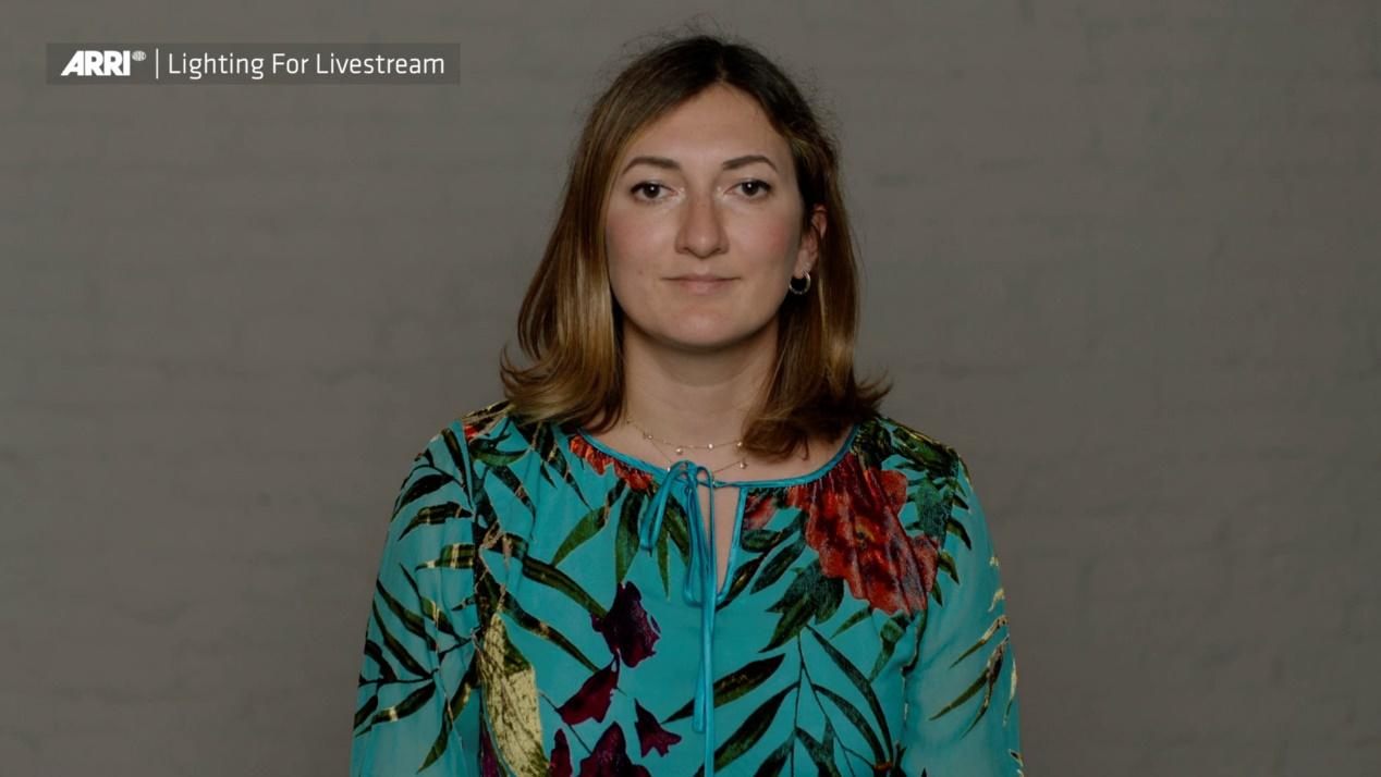 https://www.cined.com/content/uploads/2023/09/how_to_light_faces_for_livestream-beauty_light.jpg
