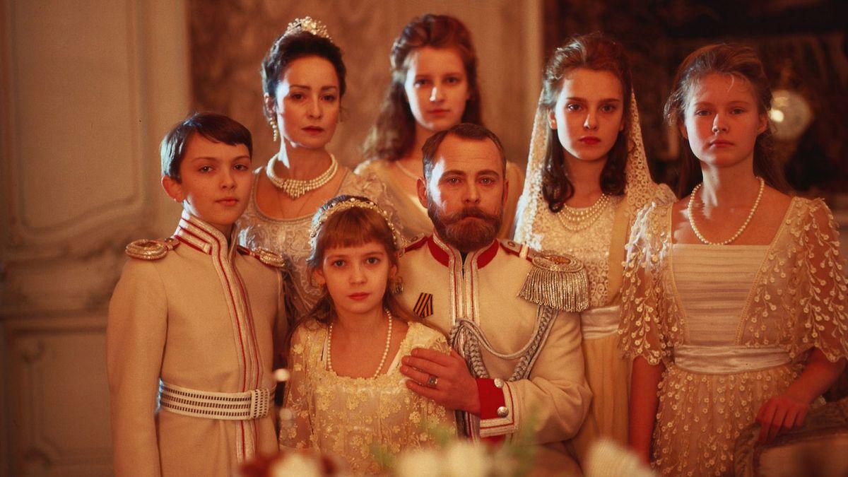 Russian Ark (2002) directed by Aleksandr Sokurov • Reviews, film + cast • Letterboxd