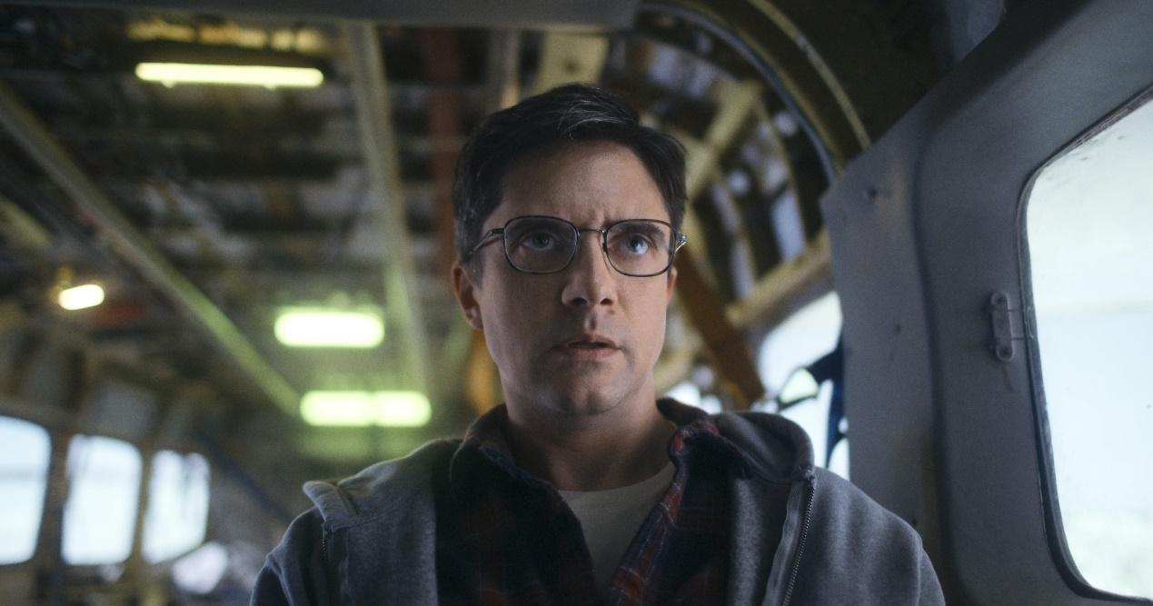 https://cdn.theasc.com/Flight-Risk-Topher-Grace.jpg
