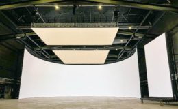 E:\Charlie\FEED\Gaiamount资讯板块\20260224-0228（4篇）\2026 K-随着市场扩大，虚拟制作革命正在全球范围内蔓延（更新至1-8）\PIX-1-ROE-Gran-Canaria-Studios-1.jpg