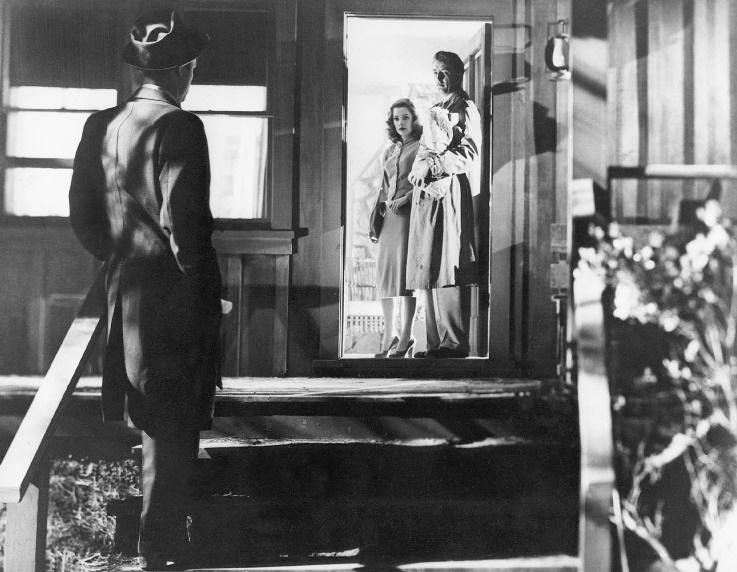 E:\Charlie\FEED\Gaiamount资讯板块\20260224-0228（4篇）\2026 L-黑色电影名作《漩涡之外》摄影幕后揭秘（更新至1-10）\Out-of-the-Past-Mitchum-Door.jpg