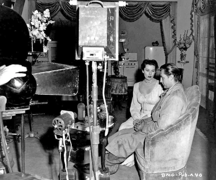 E:\Charlie\FEED\Gaiamount资讯板块\20260224-0228（4篇）\2026 L-黑色电影名作《漩涡之外》摄影幕后揭秘（更新至1-10）\Out-of-the-Past-Lighting_6c0c164bd2b597ee32b68b8b5755bd2e.jpg