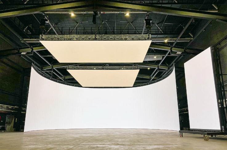 E:\Charlie\FEED\Gaiamount资讯板块\20260224-0228(4篇)\2026 K-随着市场扩大,虚拟制作革命正在全球范围内蔓延(更新至1-8)\PIX-1-ROE-Gran-Canaria-Studios-1.jpg